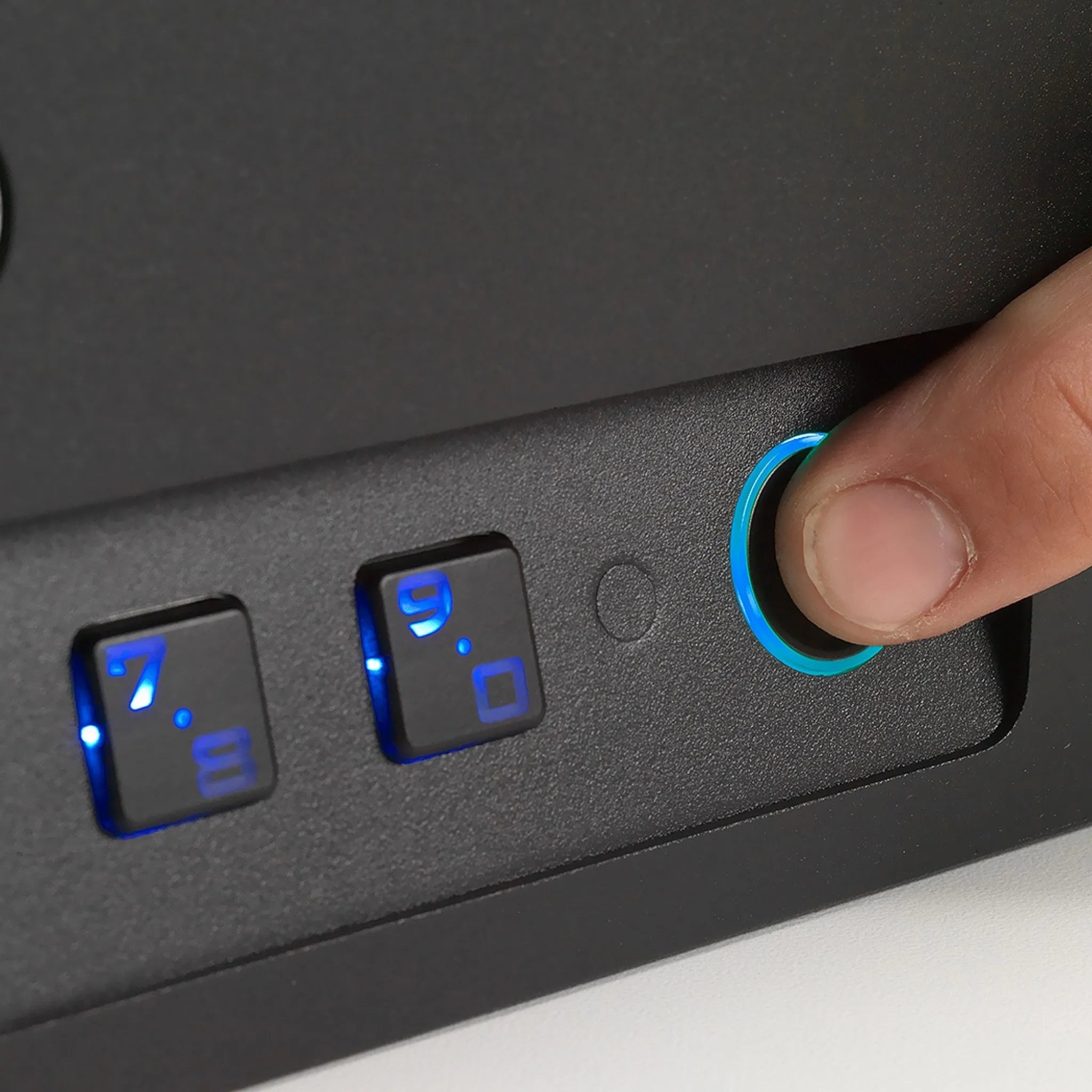 BoostedSafe Elite: Fingerprint, Key & Digital Combo